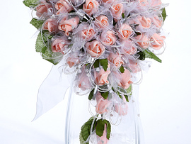 Букет свадебные розы на руках латекс  
